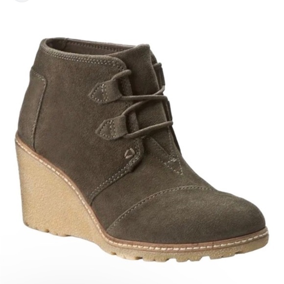 TOMS Desert Crepe wedge Ankle Boots Booties Tarmac Olive Suede Size 8.5 - Picture 1 of 7